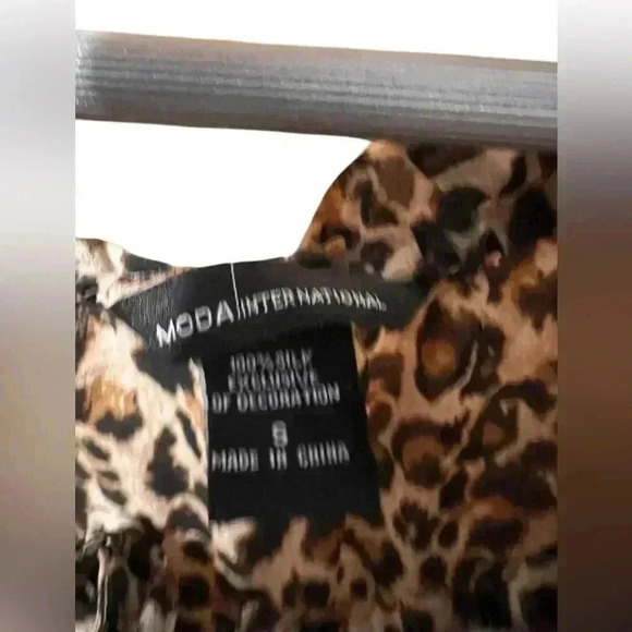 🟣Moda Leopard Print Sheer Shirt – Size Small - Picture 3 of 6